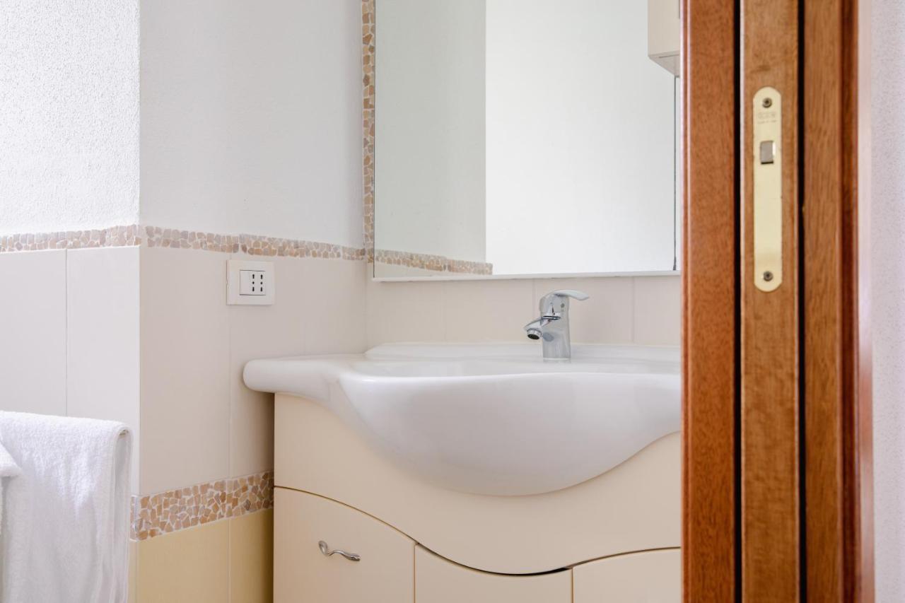Le Residenze Di Baia Sant'Anna Villa Tanaunella Luaran gambar