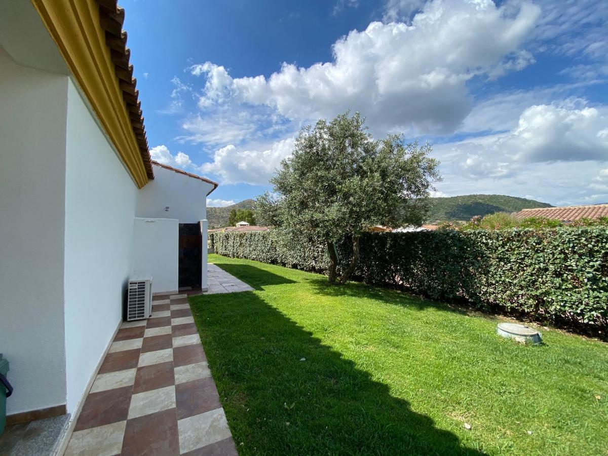 Le Residenze Di Baia Sant'Anna Villa Tanaunella Luaran gambar