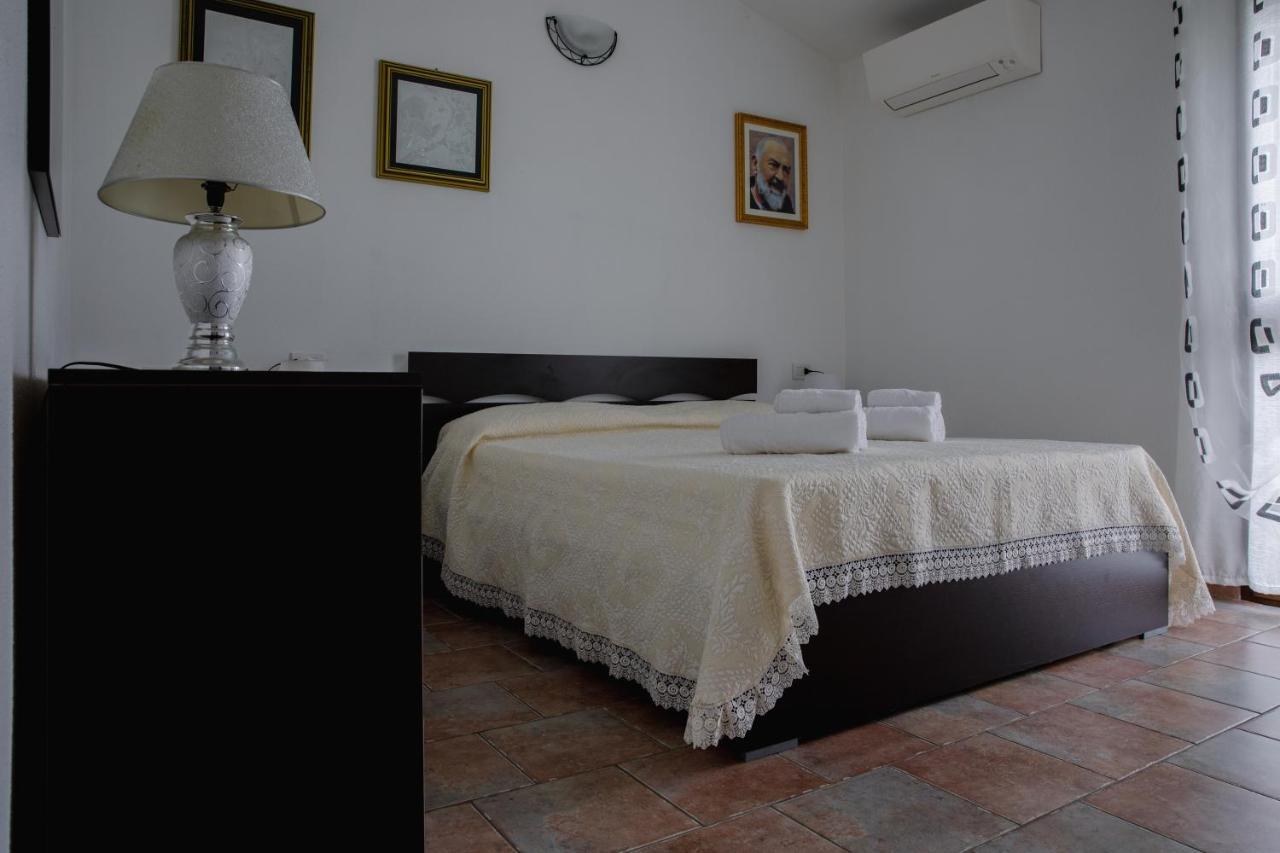 Le Residenze Di Baia Sant'Anna Villa Tanaunella Luaran gambar