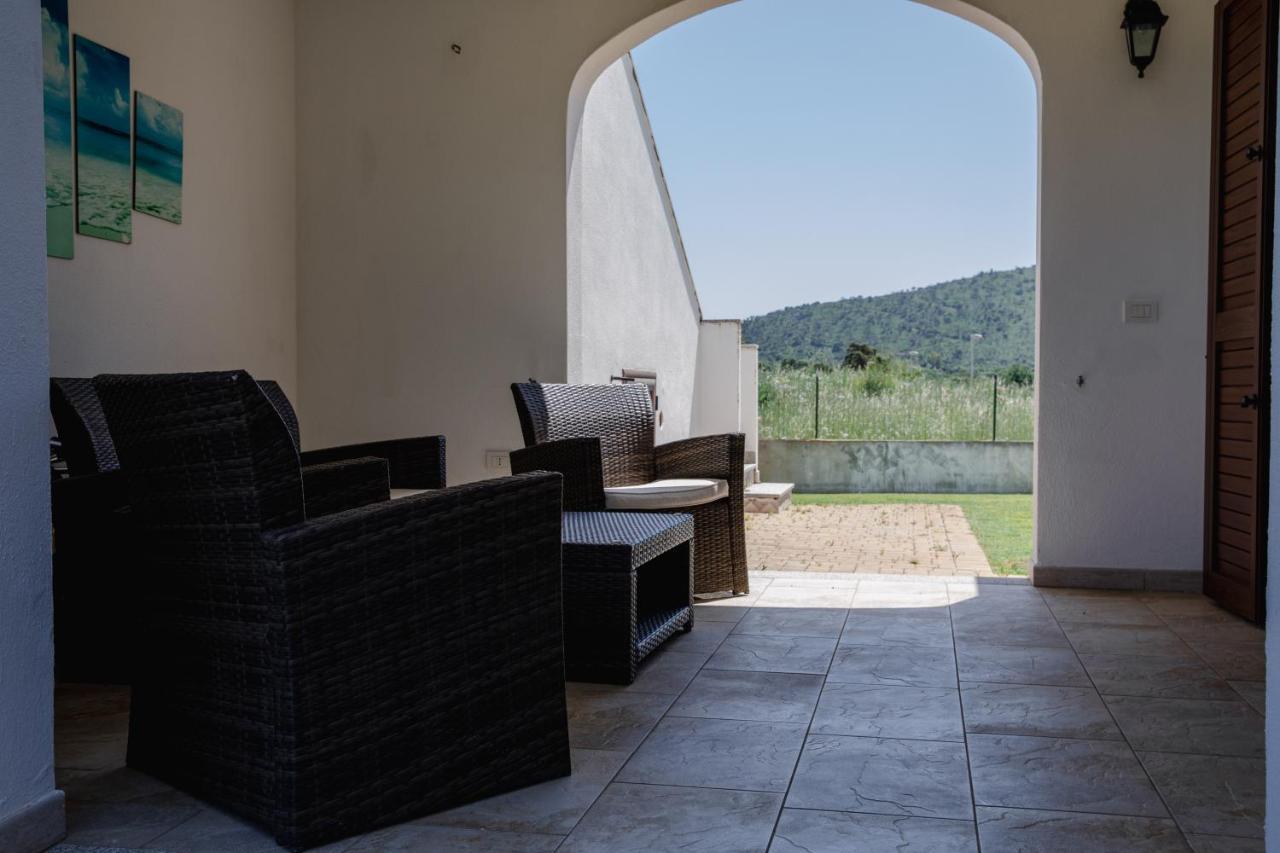 Le Residenze Di Baia Sant'Anna Villa Tanaunella Luaran gambar