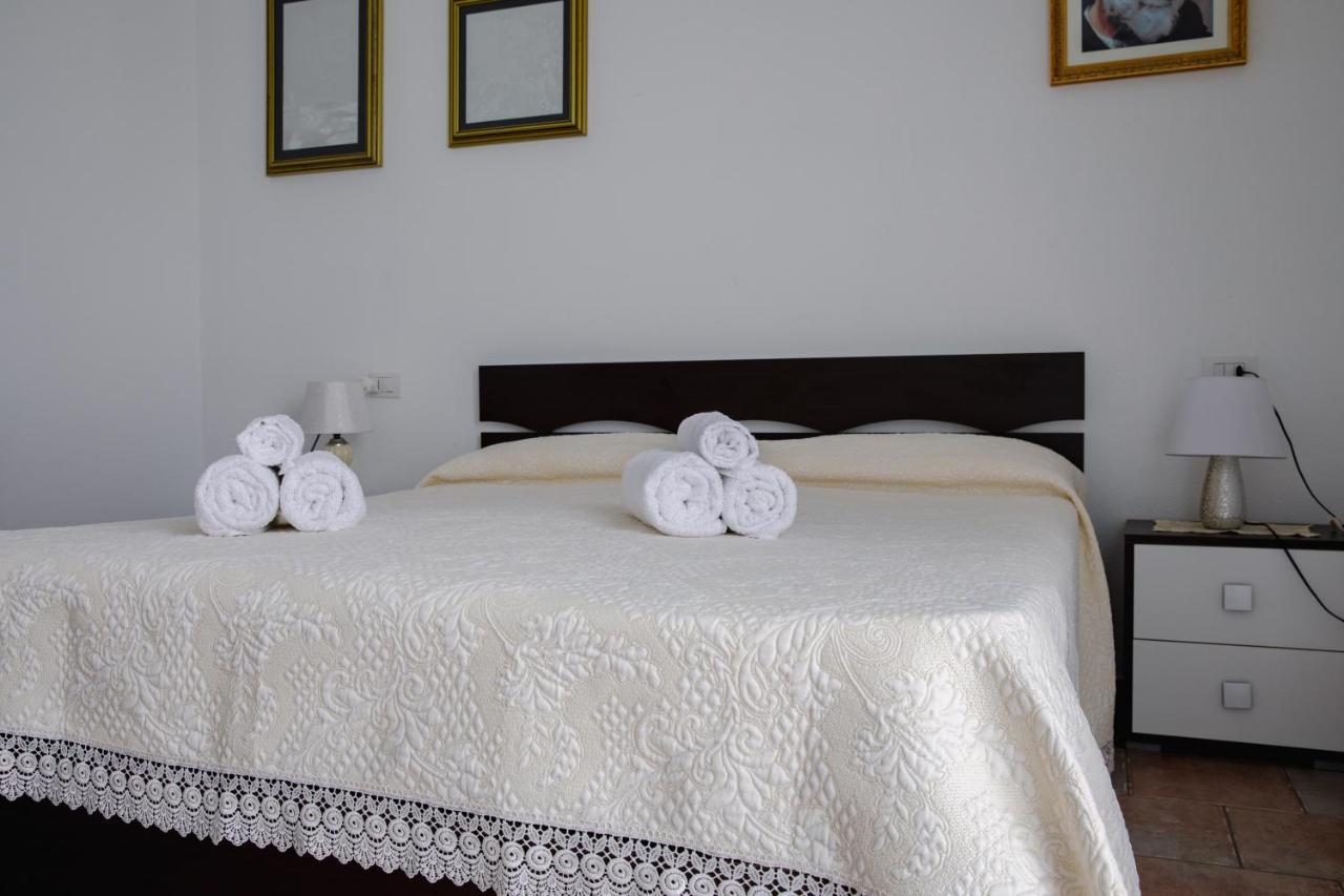 Le Residenze Di Baia Sant'Anna Villa Tanaunella Luaran gambar